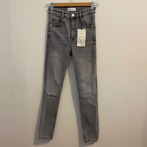 NWT ZARA Light Grey Lightly Distressed Slim Fit High Waisted Cropped Jeans